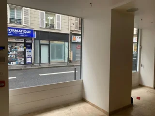 கடை வாடகைக்கு  46 m²  PARIS  75010