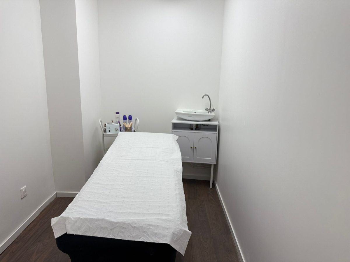அழகு நிலையம் (Beauty Salon) விற்பனைக்கு – முழு உபகரணங்களுடன்! — 5/5